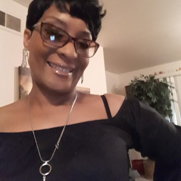 Meet your Posher, Yolanda - Picture 1 of 1